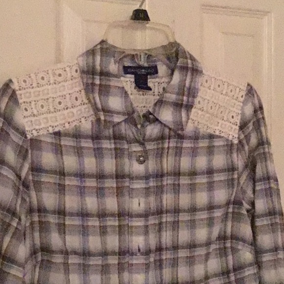 CLOSET CLEAN OUT Bandolino button up shirt - Picture 2 of 5